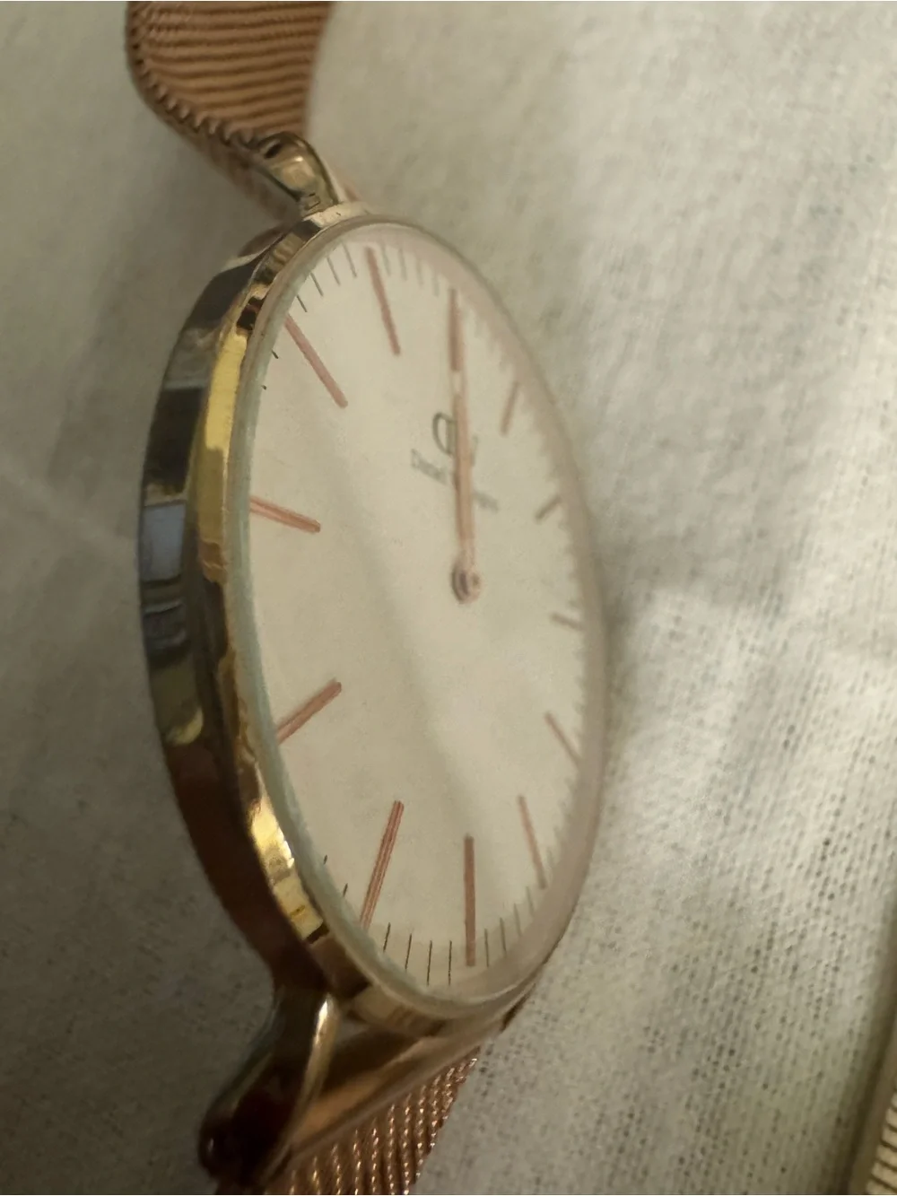 Daniel Wellington Rose Gold Mesh Watch with White Dial